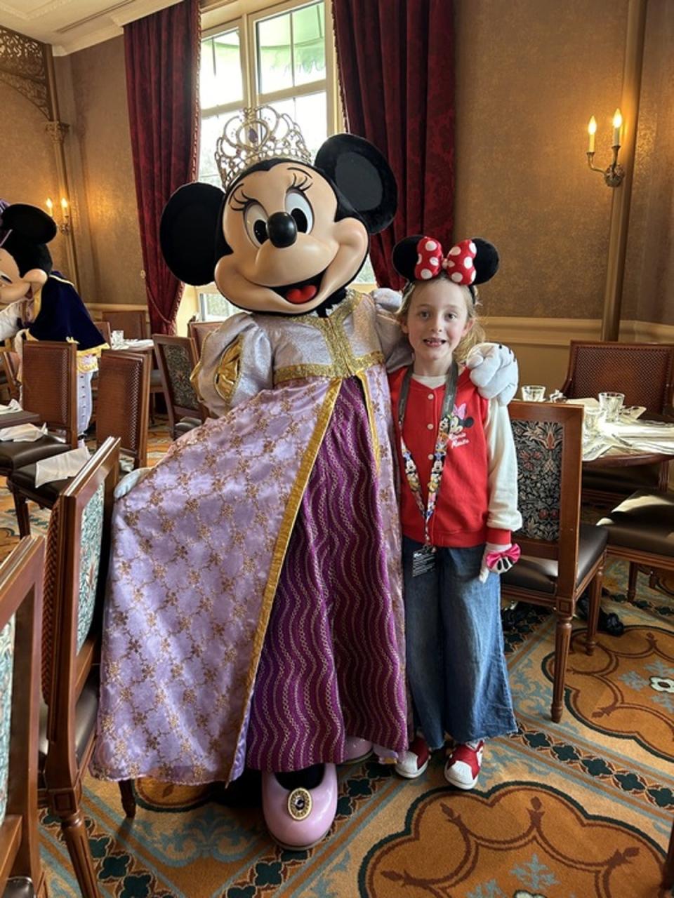 Meeting Minnie Mouse at the Royal Banquet (Disneyland)