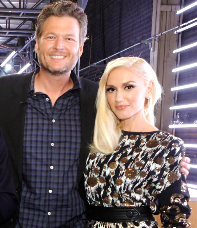 Watch Blake Shelton and Gwen Stefani's affectionate Christmas greeting  video - CBS News