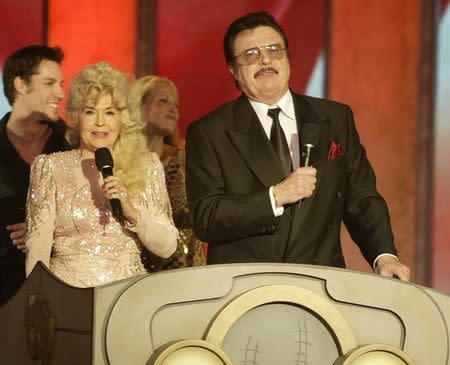Actress Donna Douglas and actor Max Baer, who starred as Ellie Mae and Jethro on "The Beverly Hillbillies" sing the shows theme song during an opening number during a taping of the second annual TV Land Awards in Hollywood March 7, 2004. REUTERS/Fred Prouser