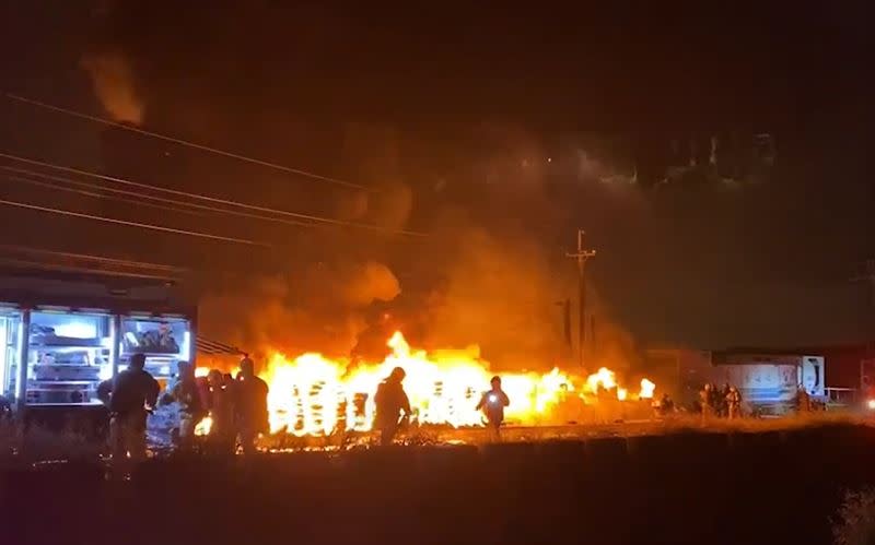 台南新市工廠晚間傳出火警。（圖／記者爆料網）