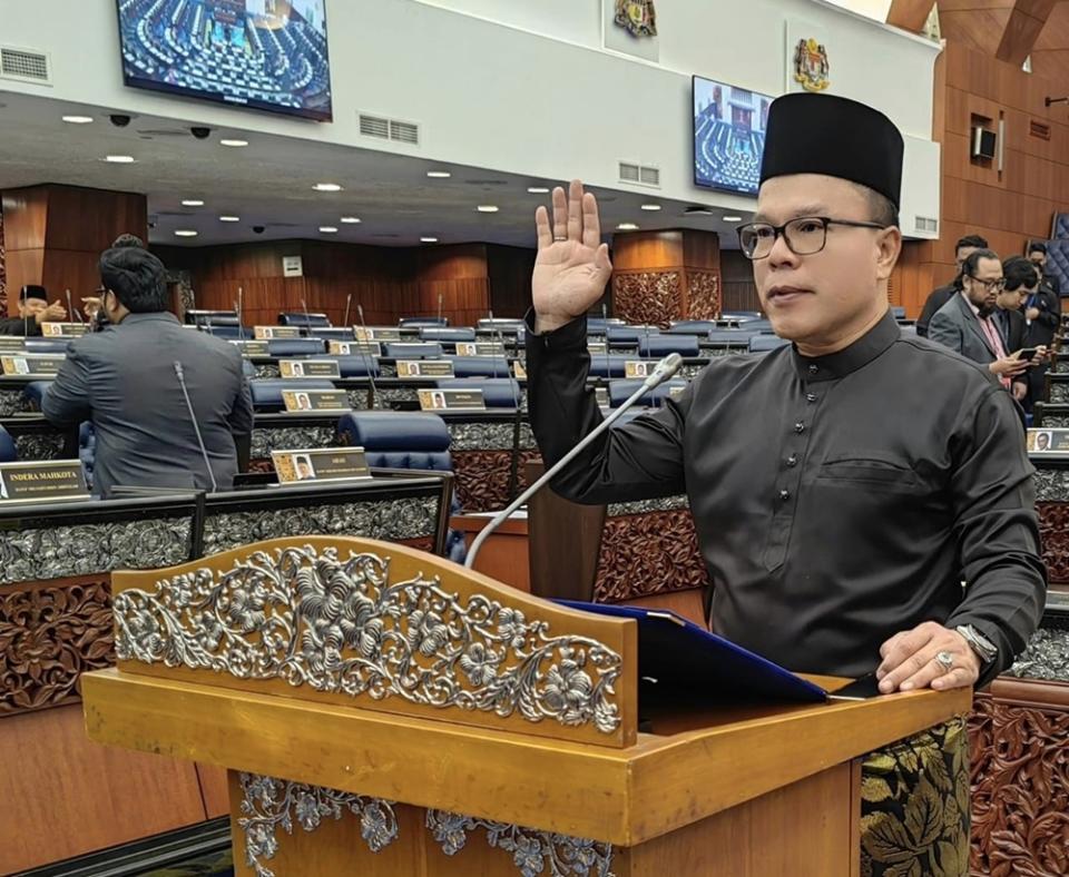 Bersatu’s Gua Musang MP Mohd Azizi Abu Naim declared his support for Anwar on Tuesday. — Picture via Facebook/Mohd Azizi Abu Naim 