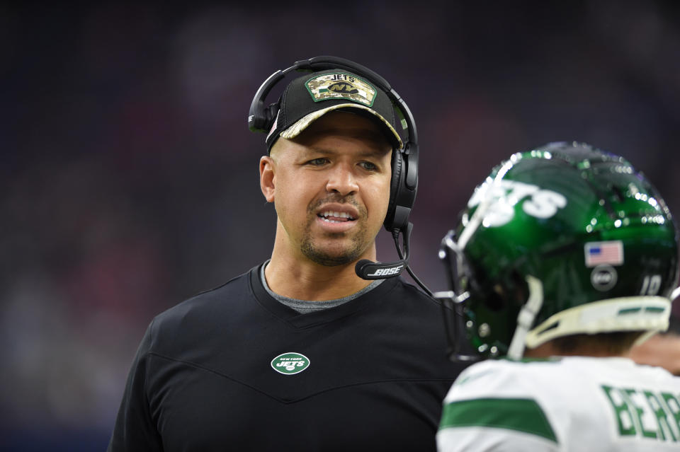 Jets wide receivers coach Miles Austin has been suspended a minimum of one year for violating the NFL's gambling policy. (John Rivera/Icon Sportswire/Getty Images)
