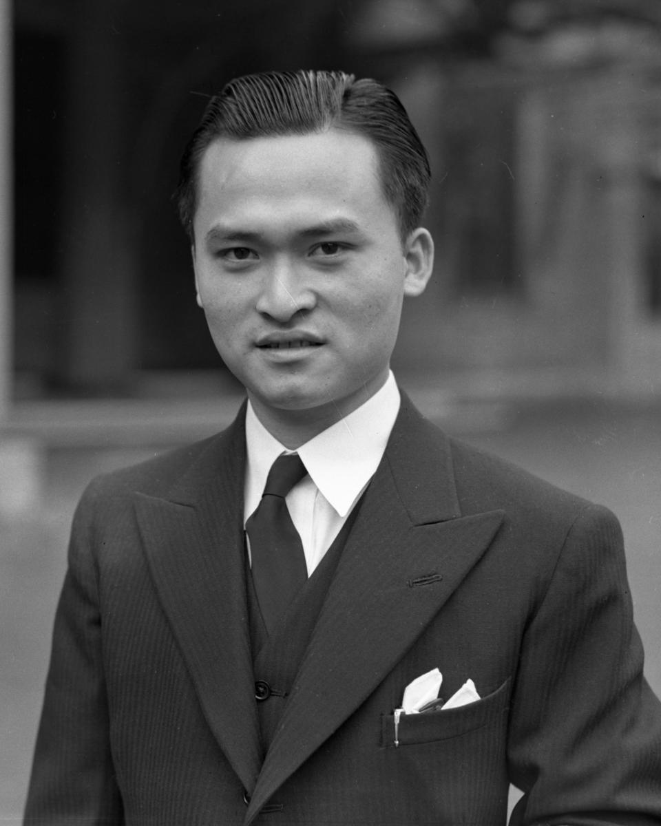 Poon Lim posing for a photo on his trip to London