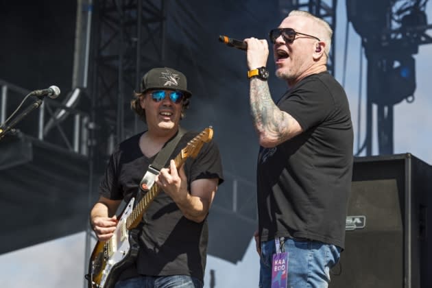 Smash Mouth's Steve Harwell retires following concert video - Los Angeles  Times