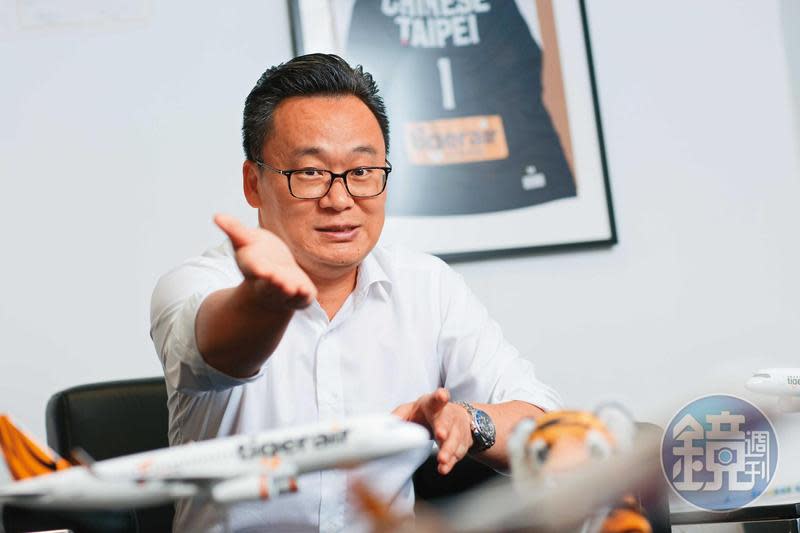 今年44歲的陳漢銘，過去雖沒有航空業背景，但3年蹲低練功，讓他成功帶領虎航寫下亮眼成績單。