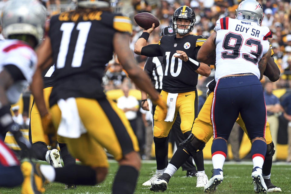 Pittsburgh Steelers quarterback Mitch Trubisky (10) throws a pass to Chase Claypool (11) during the first half of an NFL football game against the New England Patriots in Pittsburgh, Sunday, Sept. 18, 2022. (AP Photo/Phil Pavely)