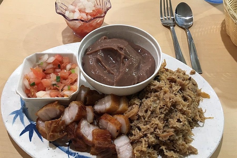 <p>Photo: Natalie M./<a href="https://www.yelp.com/biz_photos/oahu-grill-honolulu?select=KN2pm_wJOidBQyRqnClGkA&utm_campaign=6c9aa480-fde2-46c6-a2b4-9e0b56949402%2Cfb17e5b0-d927-450c-b821-2a756d7f5f50&utm_medium=81024472-a80c-4266-a0e5-a3bf8775daa7" rel="nofollow noopener" target="_blank" data-ylk="slk:Yelp;elm:context_link;itc:0;sec:content-canvas" class="link ">Yelp</a></p>