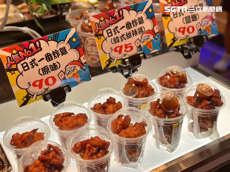 唐吉訶德南港店也有販售熱食便當，包含章魚燒、日式炒麵、可樂餅、炸雞等。（圖／記者劉沛妘攝影）