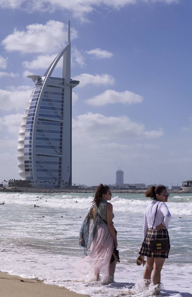 <p>In Dubai ist alles sonniger und auch ein bisschen künstlicher. Die Metropole am Persischen Golf scheint deutsche Influencer geradezu magisch anzuziehen.</p> 