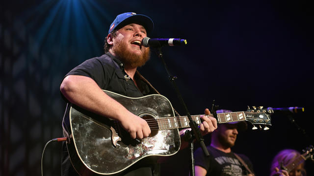 Lightning halts Luke Combs Charlotte concert at Bank of America Stadium