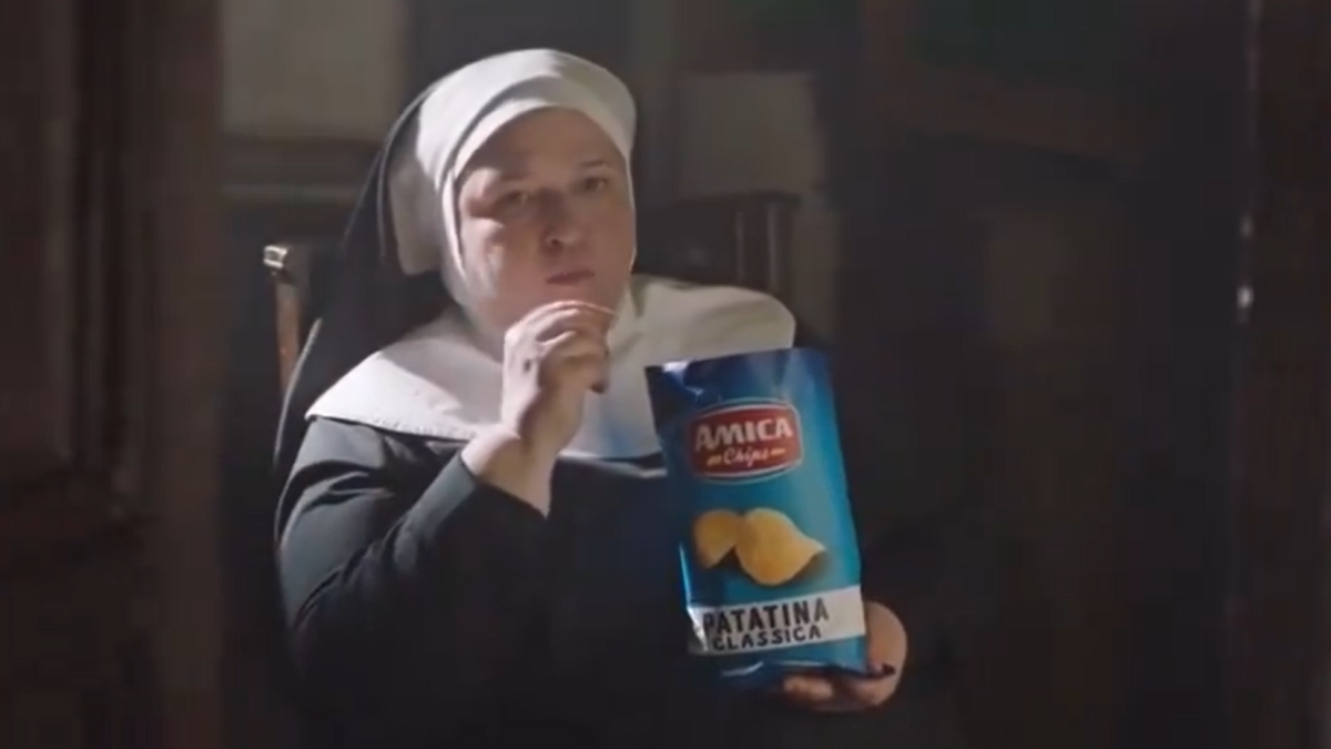 In Italia, cette pub pour des chips messant en scène des nonnes passe très mal