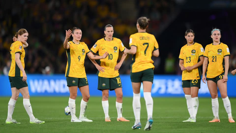Australia players talk in the huddle follow Nigeria's second goal. - Justin Setterfield/Getty Images