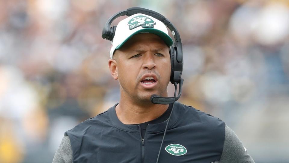 Jets WR coach Miles Austin suspended for violating NFL's gambling policy