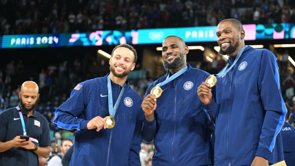 BASKETBALL-OLY-PARIS-2024-FRA-USA-MEDALS