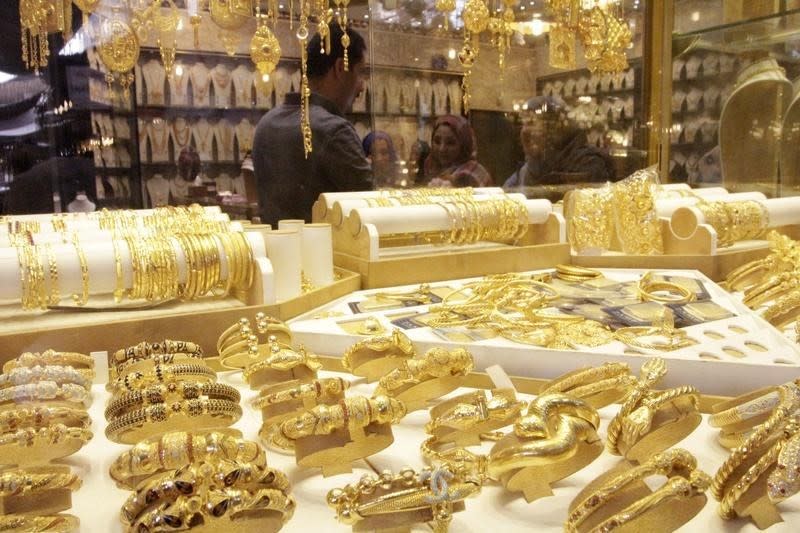 Gold jewellery is seen displayed for sale at a shop in a gold market in Basra, southeast of Baghdad February 14, 2015. REUTERS/ Essam Al-Sudani/Files