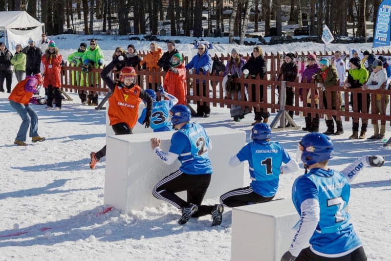 The 2017 Yukigassen Championships in Finland: If you are on holiday in or near the snow paradise of Filzmoos from March 21 to 23, you can take part in the first Austria's first snowball fighting contest. Yukigassen Finland/Mikko Pöyliö/dpa