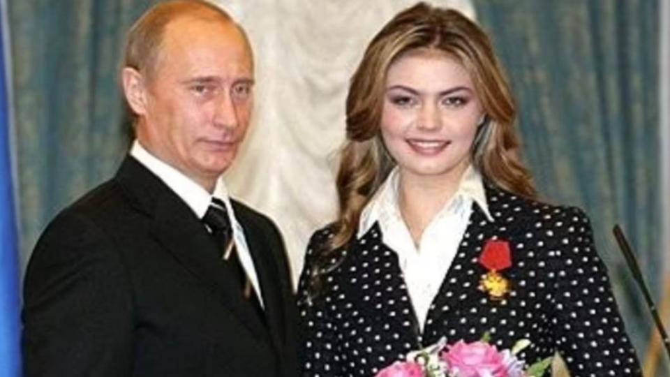 卡巴耶娃與普欽差31歲，兩人未公開證實雙方關係。（圖／翻攝自 《每日郵報》）