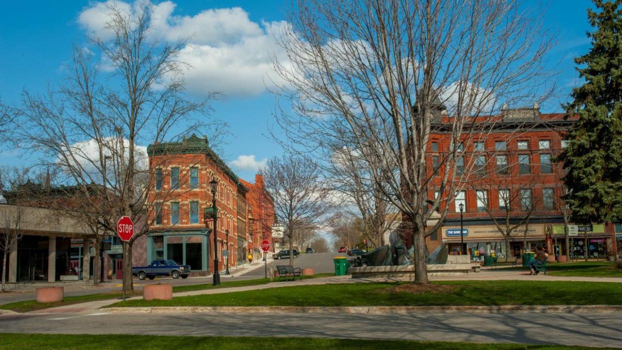 <div>The city square in the city of Northfield in Minnesota, USA. (Photo by: Wolfgang Kaehler/Avalon/Universal Images Group via Getty Images)</div>