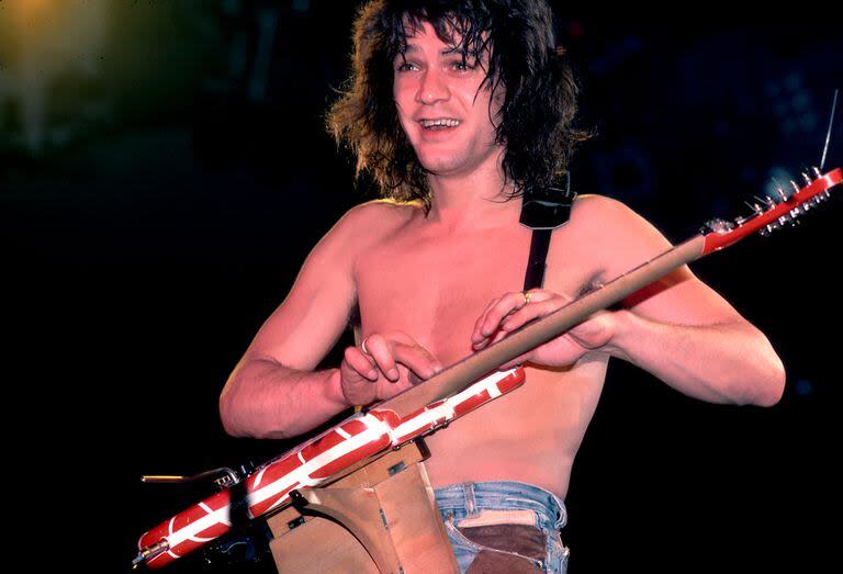 Eddie Van Halen en un show de enero de 1984, días después de la salida del emblemático disco