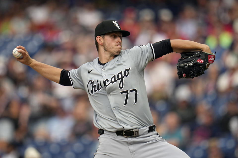 Chicago White Sox's Chris Flexen (77) pitches in the fist inning of a baseball game against the Cleveland Guardians, Tuesday, July 2, 2024, in Cleveland. (AP Photo/Sue Ogrocki)