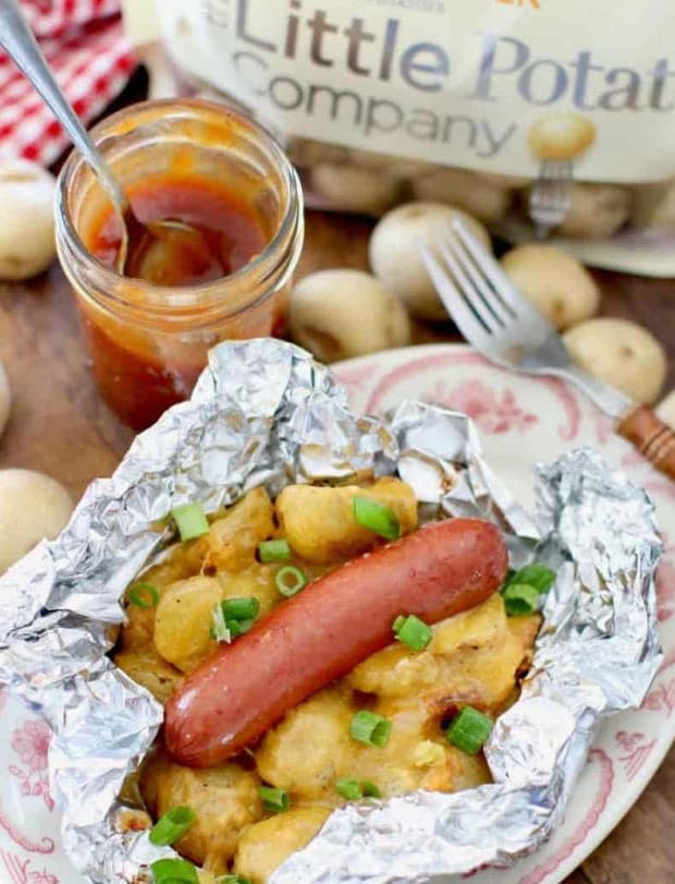 <p><a href="https://www.thecountrycook.net/campfire-hot-dog-potato-packets/" rel="nofollow noopener" target="_blank" data-ylk="slk:The Country Cook;elm:context_link;itc:0;sec:content-canvas" class="link ">The Country Cook</a></p>