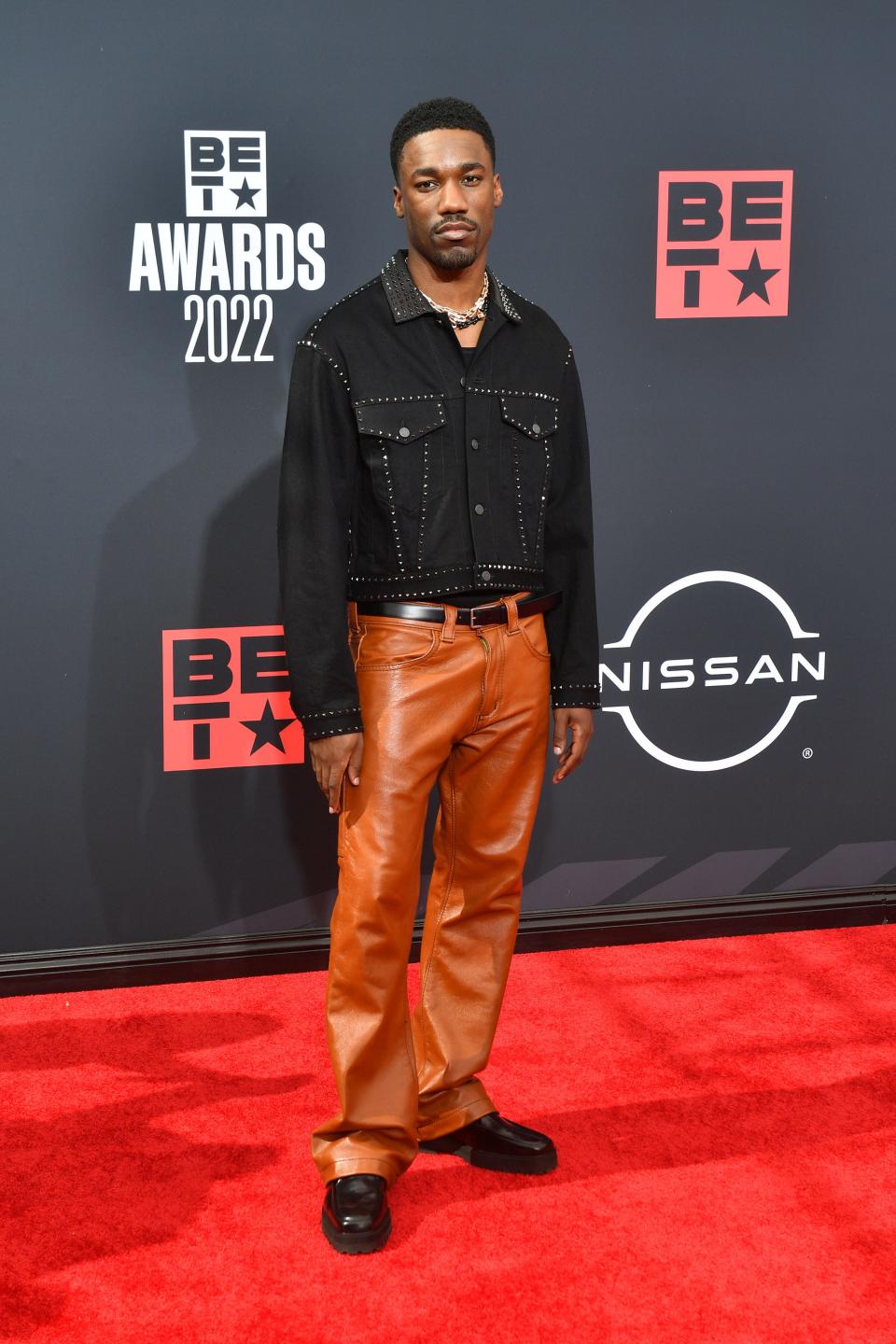 Giveon attends the 2022 BET Awards.
