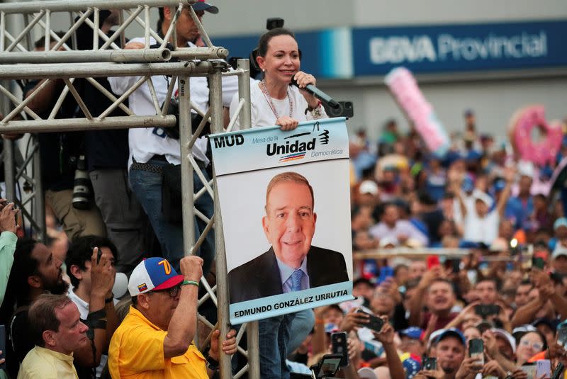 FILE PHOTO: Venezuelan opposition leader Machado campaigns for opposition candidate Gonzalez, in Maracaibo
