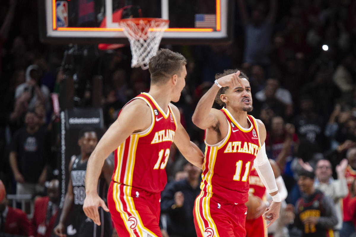 Young's buzzer-beating jumper lifts Hawks past Nets 129-127