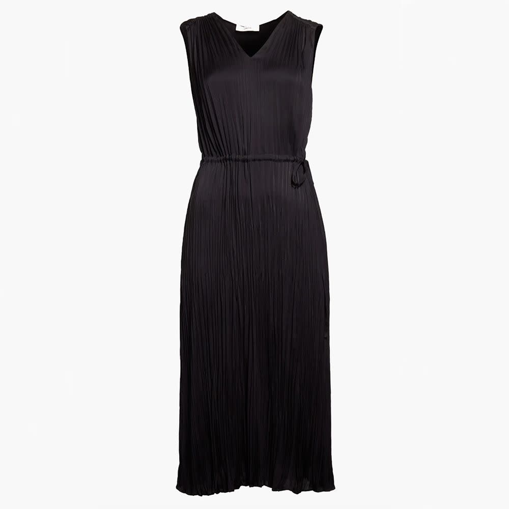 <p><a href="https://go.redirectingat.com?id=74968X1596630&url=https%3A%2F%2Fwww.nordstrom.com%2Fs%2Fpleated-v-neck-drawstring-dress%2F7424539%3Forigin%3Dcategory-personalizedsort%26breadcrumb%3DHome%252FAnniversary%2BSale%252FWomen%26color%3D001&sref=https%3A%2F%2Fwww.harpersbazaar.com%2Ffashion%2Ftrends%2Fg44479060%2Fnordstrom-anniversary-sale-editors-deals-2023%2F" rel="nofollow noopener" target="_blank" data-ylk="slk:Shop Now;elm:context_link;itc:0;sec:content-canvas" class="link rapid-noclick-resp">Shop Now</a></p><p>Pleated V-Neck Drawstring Dress</p><p>$269.99</p><p>nordstrom.com</p>