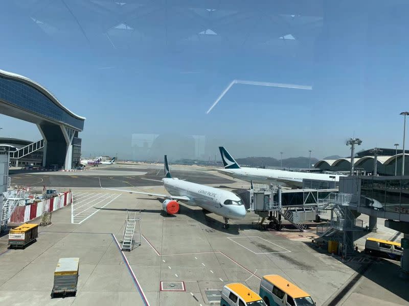 ▲禁飛令限制9個國家的航班入境，導致目前香港機場的歐美長途航班仍是「清零」狀態。（圖／讀者提供）