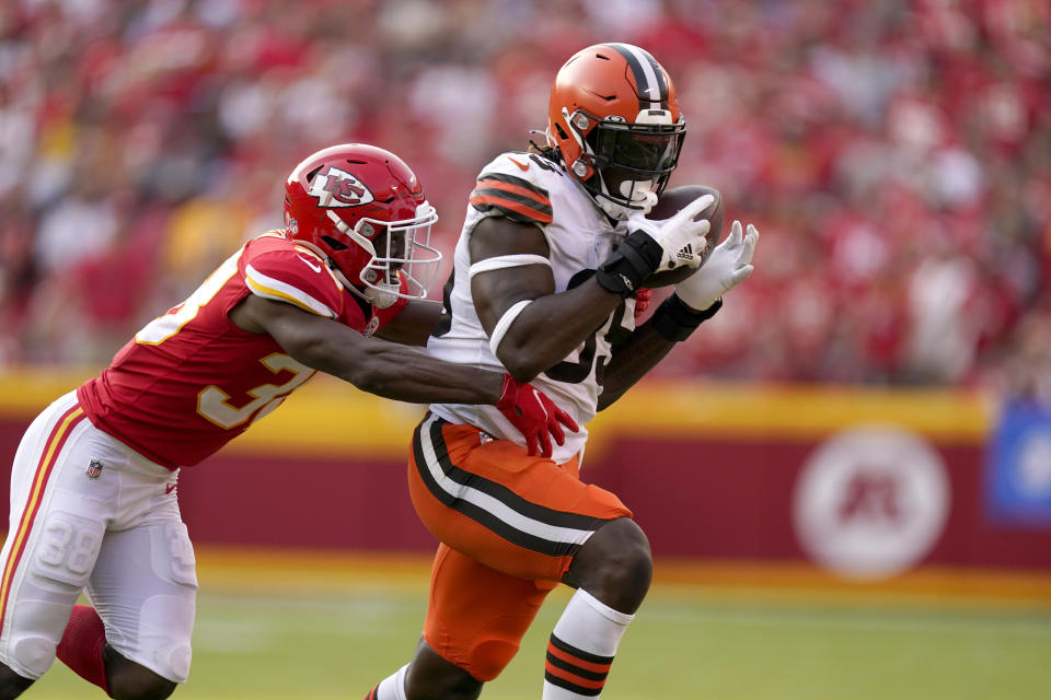 Cleveland Browns tight end David Njoku, right, catches a pass as Kansas City Chiefs cornerback L'Jarius Sneed defends during the second half of an NFL football game Sunday, Sept. 12, 2021, in Kansas City, Mo. (AP Photo/Charlie Riedel)