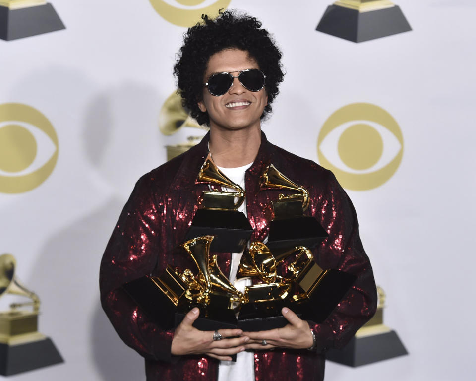 Image: Bruno Mars (Charles Sykes / AP)