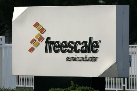 The logo of Freescale Semiconductor Inc is seen at the entrance of the plant in Toulouse, southwestern France, April 24, 2009. REUTERS/Jean-Philippe Arles