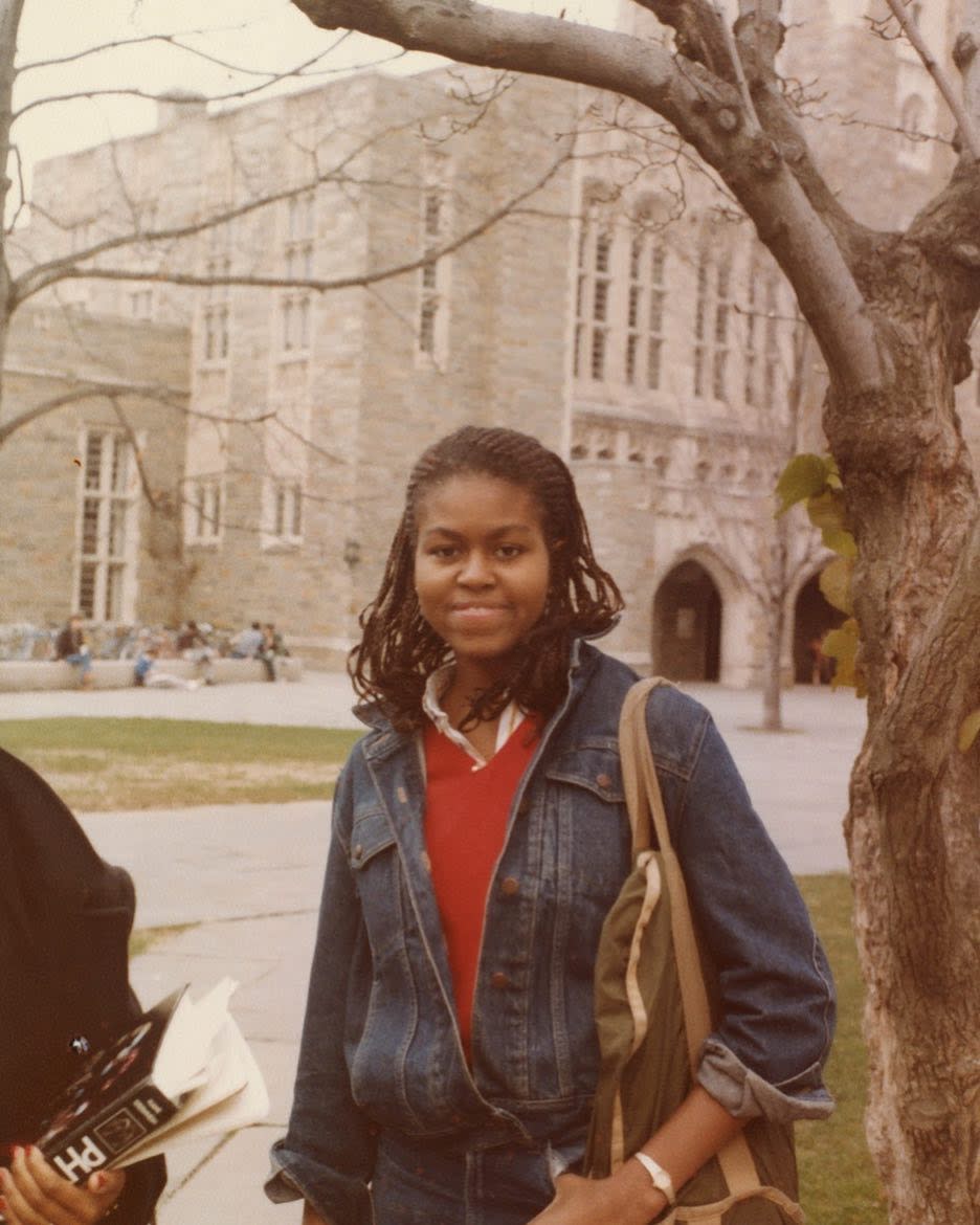 <p>Travailleuse, Michelle intègre en 1981 la prestigieuse université de Princeton où elle décide d’étudier notamment la sociologie. Par la suite, elle rejoint la faculté de droit de Harvard dont elle sort diplômée en 1988, spécialisée dans le marketing et la propriété intellectuelle. (Crédit : instagram @michelleobama) </p>