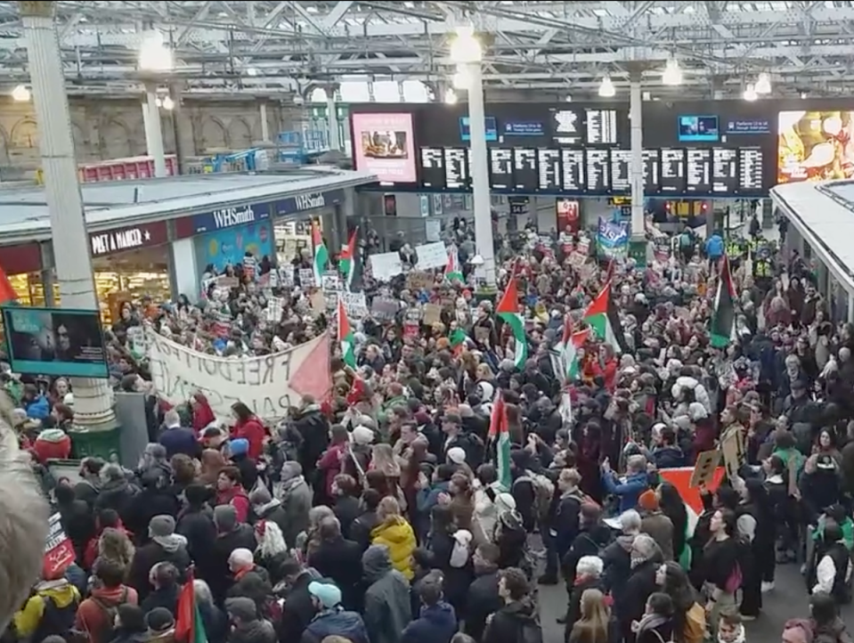 Protest at Edinburgh Waverley on Saturday - Mr Henderson can be seen stood behind a large banner. (@RaggedTP/X)