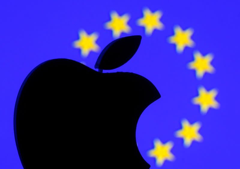 FILE PHOTO: FILE PHOTO: A 3D-printed Apple logo is seen in front of a displayed European Union flag in this illustration