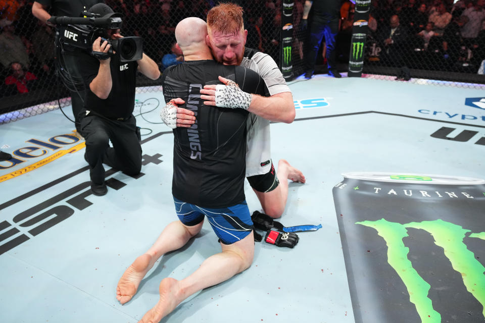 Zak Cummings peleó por 10 años en la UFC; Ed Herman perteneció a la compañía por 17. (Josh Hedges/Zuffa LLC via Getty Images)