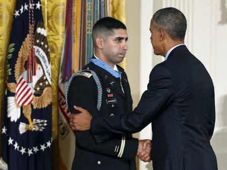 U.S. President Barack Obama shakes hands with retired Army Captain Florent Groberg, 32, after presenting Groberg with the Medal of Honor during a ceremony at the White House in Washington November 12, 2015. REUTERS/Kevin Lamarque