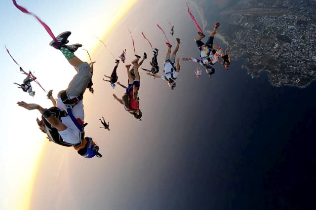 Skydivers pull off an amazing feat