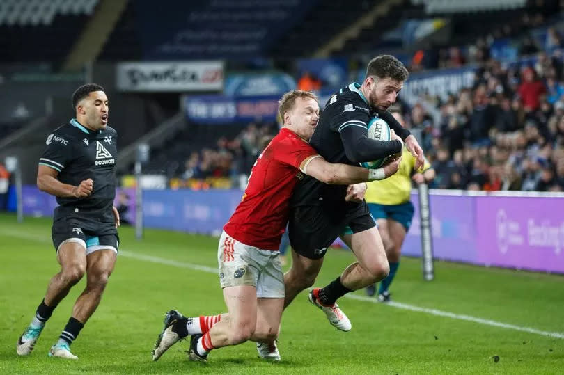 Alex Cuthbert is leaving the Ospreys -Credit:Huw Evans Picture Agency