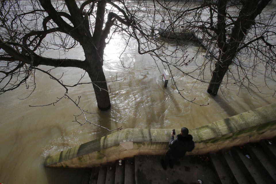 <p>A man takes a photo of the Seiner river with his mobile phone in Paris, France, Friday, Jan. 26, 2018. (Photo: Michel Euler/AP) </p>