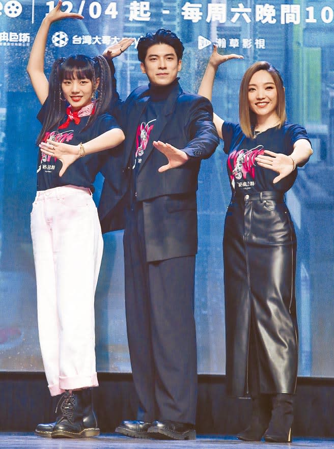 閻奕格（右起）、林哲熹、「木木」林葦妮為動畫《2049＋絕處逢聲》配音，昨出席首映會。（陳俊吉攝）