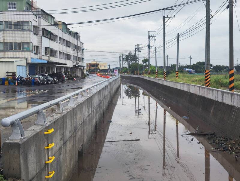 台南七股排水工程颱風季前完工 台南市七股排水護岸治理工程目前施工進度已達 90%，預定113年颱風季前全部完工，將提升七股排水 效能。 （台南市政府提供） 中央社記者張榮祥台南傳真  113年6月28日 