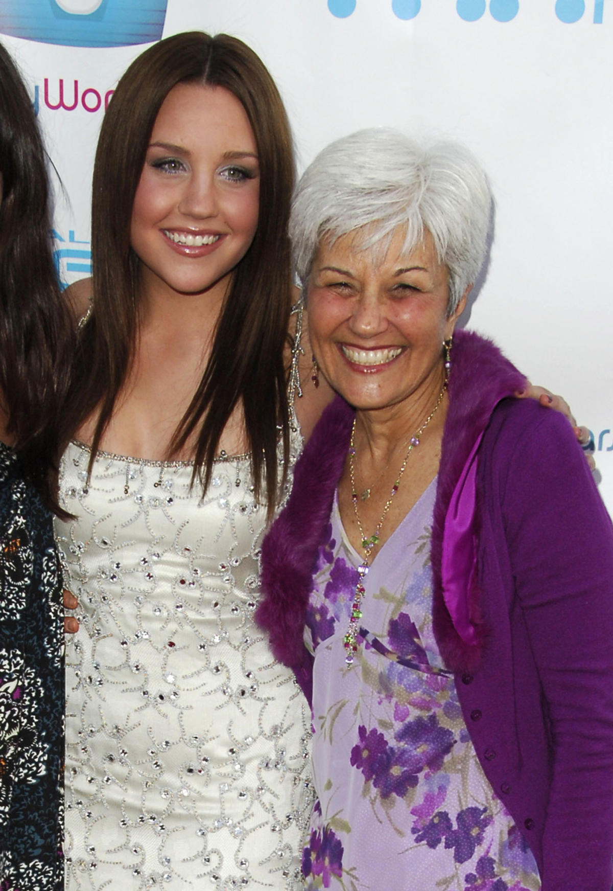 Amanda Bynes S Mom Speaks Out For First Time