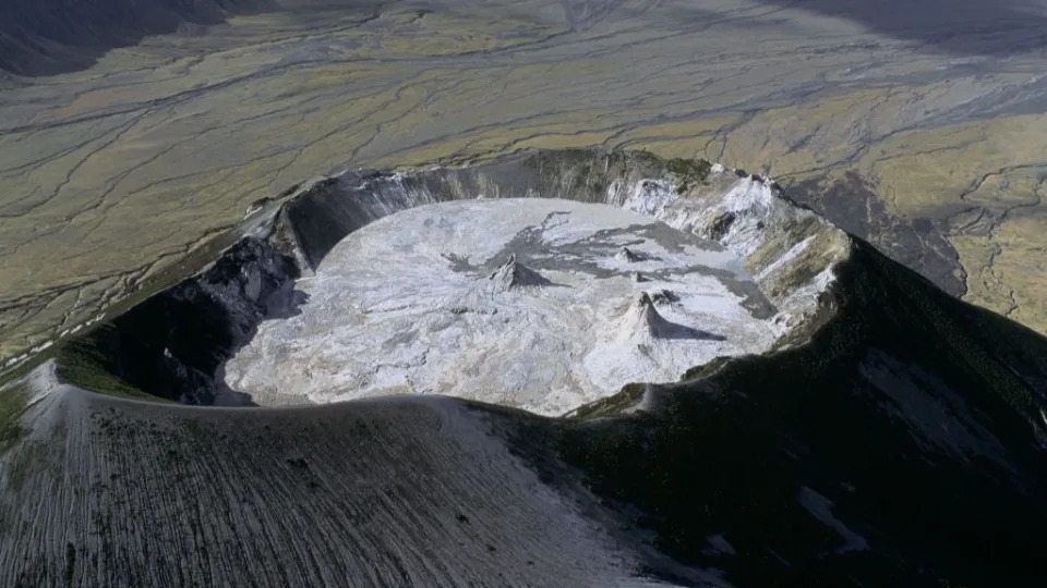  Aerial view of the crater at Ol Doinyo Lengai volcano. The crater is filled with dry lava that has turned white due to its chemical composition. 