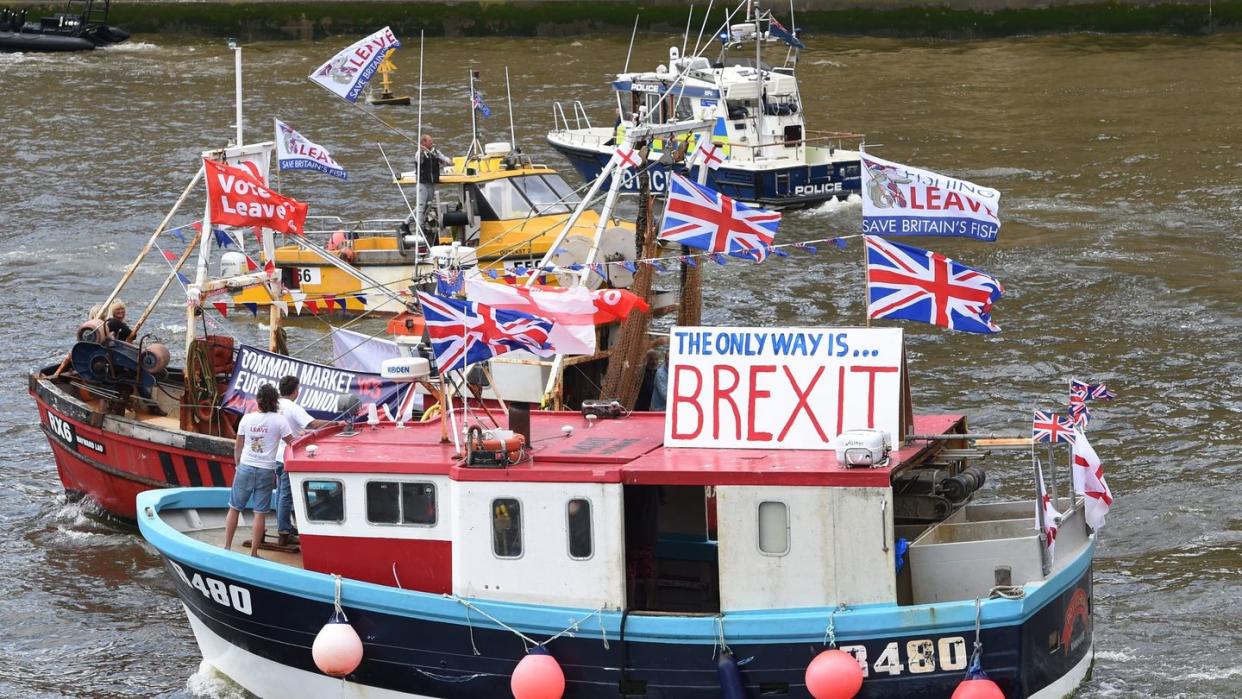 Vor fünf Jahren auf der Themse: Fischerboote werben für den Brexit.