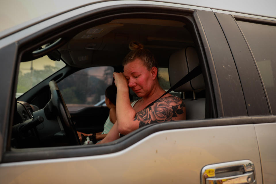 Gina Santos cries in her car after evacuating due to the LNU Lightning Complex Fire in Vacaville, California, on Aug. 19, 2020. She moved to her "dream house" several months ago and was distraught that it might have burned down. (Photo: (Gabrielle Lurie/The San Francisco Chronicle via Getty Images))