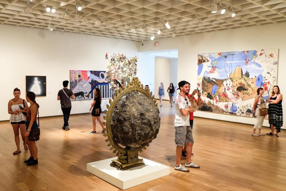 Exhibition and tourists at Orlando Museum of Art (Pre-Covid)