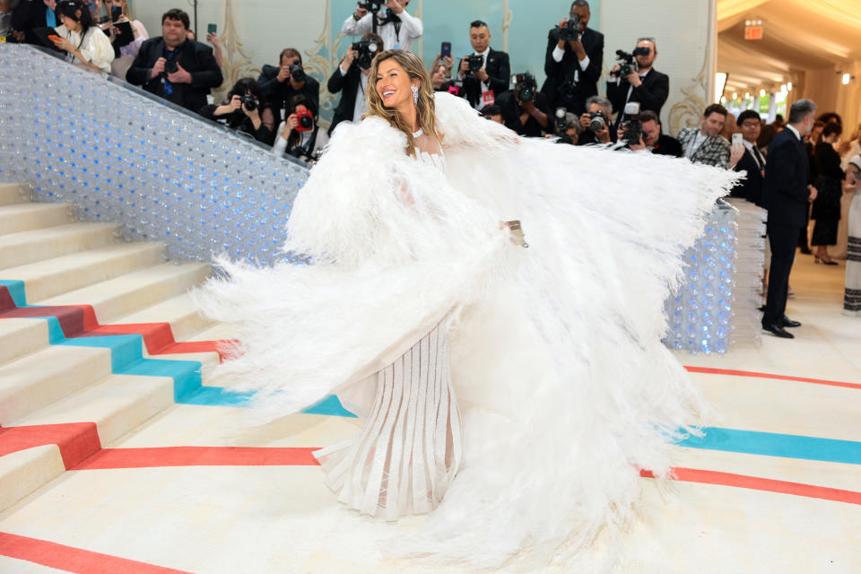 Gisele Bündchen en la alfombra roja de la Met Gala 2023. (Photo by Dimitrios Kambouris/Getty Images for The Met Museum/Vogue)