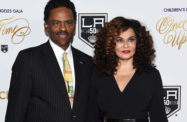 Beyonce’s mom Tina Knowles went on a date to Buffalo Wild Wings – she is all of us